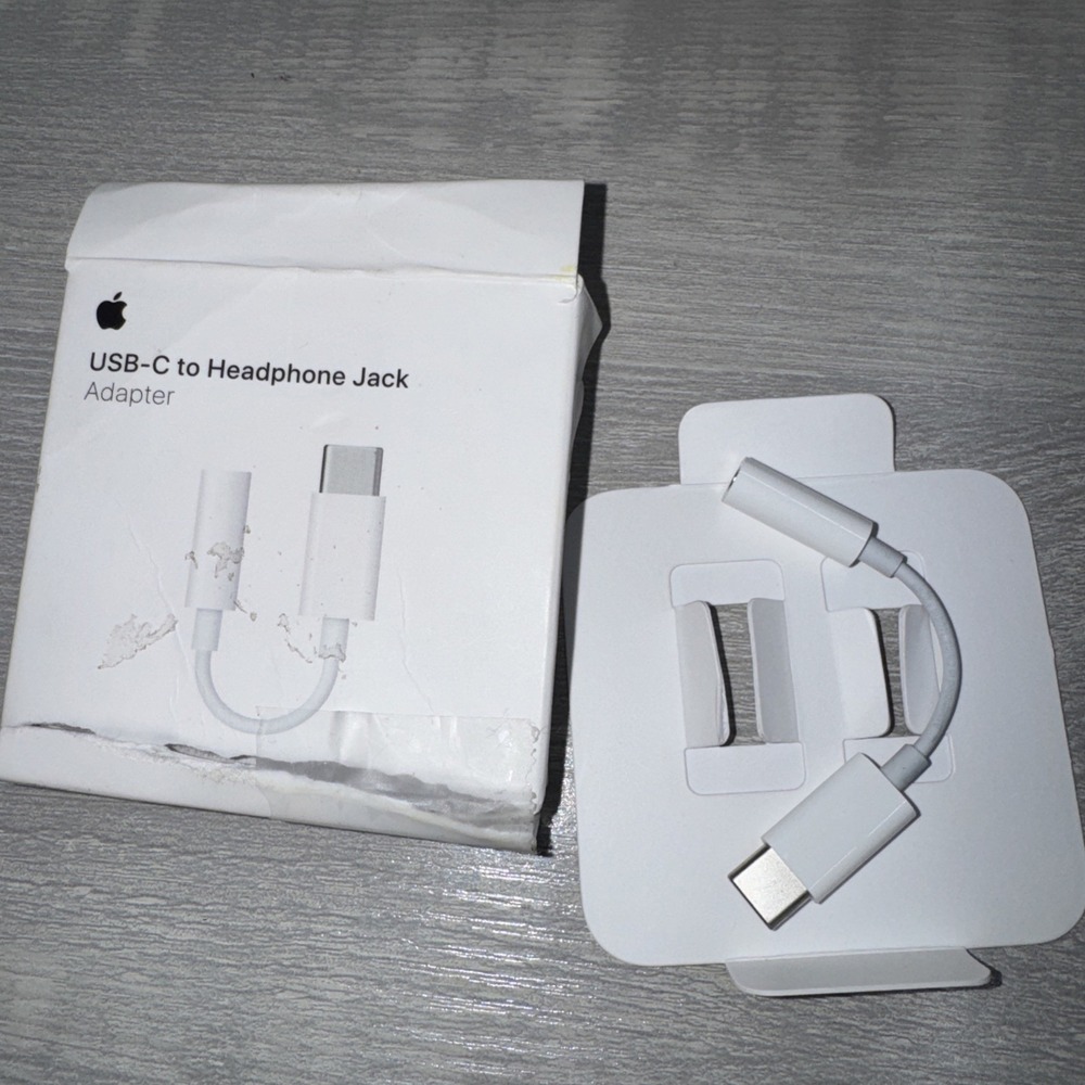 Apple MU7E2AM/A Headphone Jack Adapter USB-C